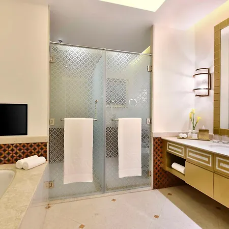 Marsa Malaz Kempinski, The Pearl Ad Dawhah Esterno foto A bathroom at the Taj Mahal Palace, Mumbai