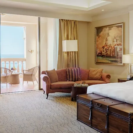 Marsa Malaz Kempinski, The Pearl Doha Exterior photo A guest room at the Jumeirah Beach Hotel
